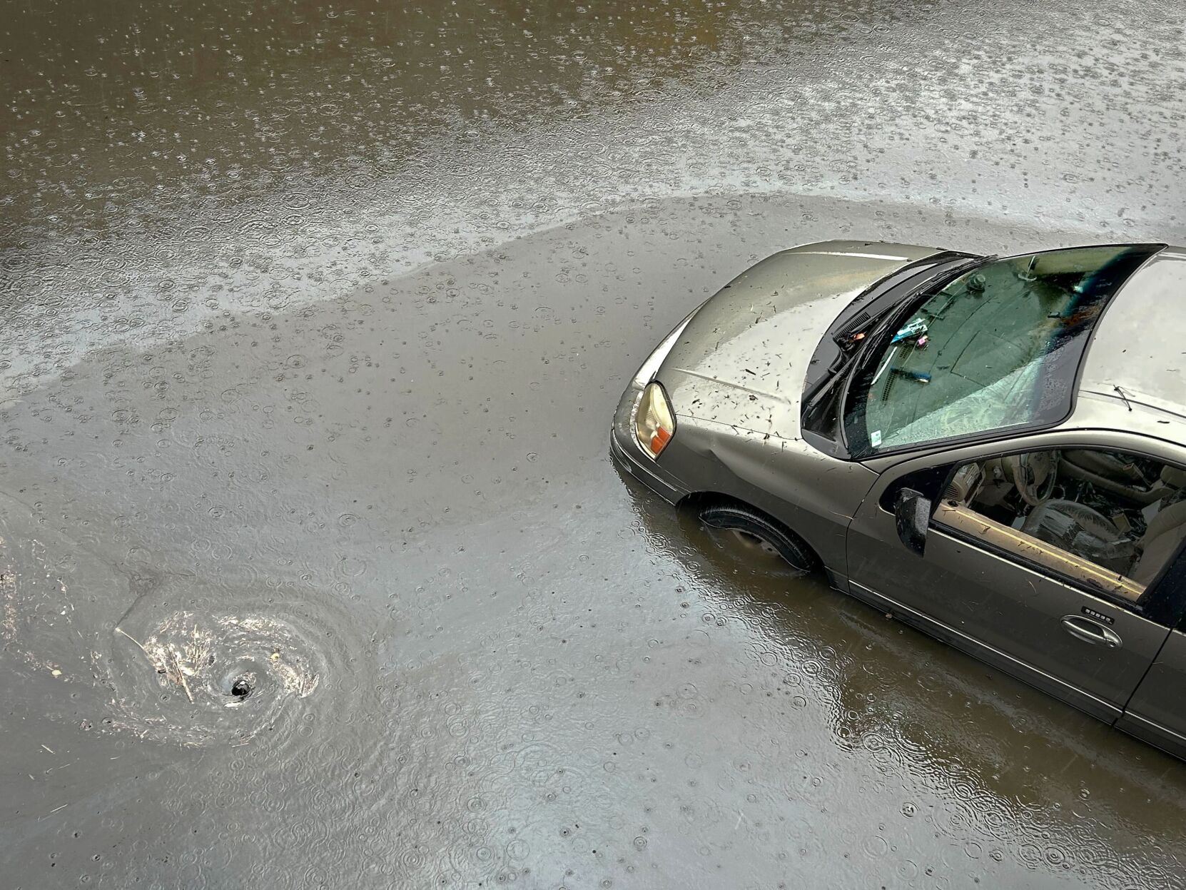 Heavy rains cause flash flooding in St. Louis area on Election Day